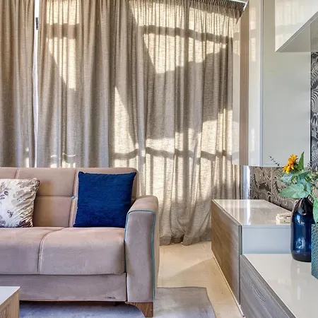 Skyline Penthouse With Large Terrace & Views شقة Gzira