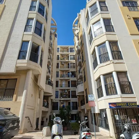 Skyline Penthouse With Large Terrace & Views