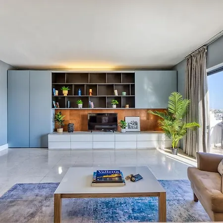 Skyline Penthouse With Large Terrace & Views * Gzira