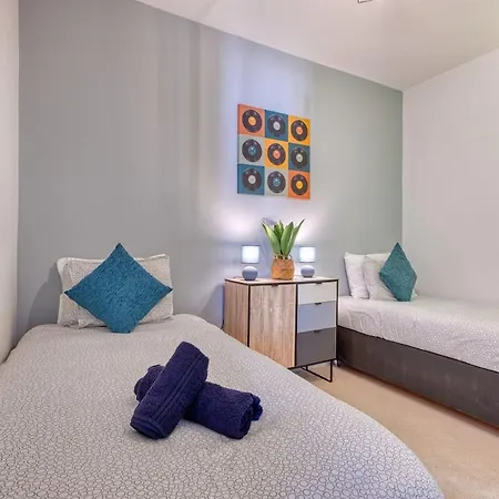 Skyline Penthouse With Large Terrace & Views شقة Gzira