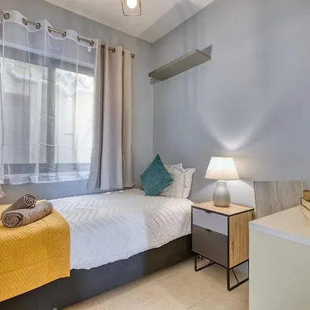 Skyline Penthouse With Large Terrace & Views * Gzira