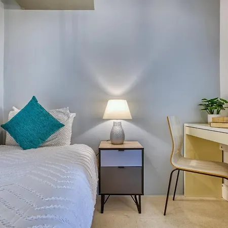 Skyline Penthouse With Large Terrace & Views * Gzira