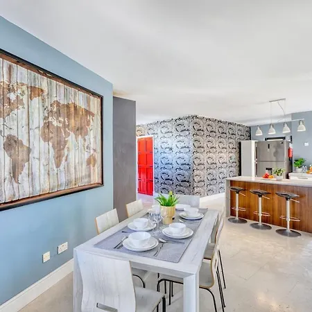 Апартаменты Skyline Penthouse With Large Terrace & Views