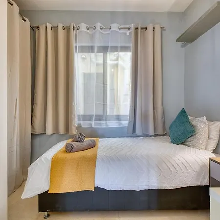 Skyline Penthouse With Large Terrace & Views *