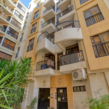 Skyline Penthouse With Large Terrace & Views *