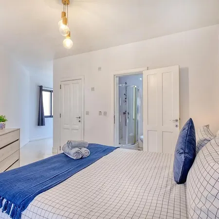 Skyline Penthouse With Large Terrace & Views Gzira