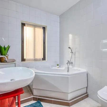 Skyline Penthouse With Large Terrace & Views 公寓 *